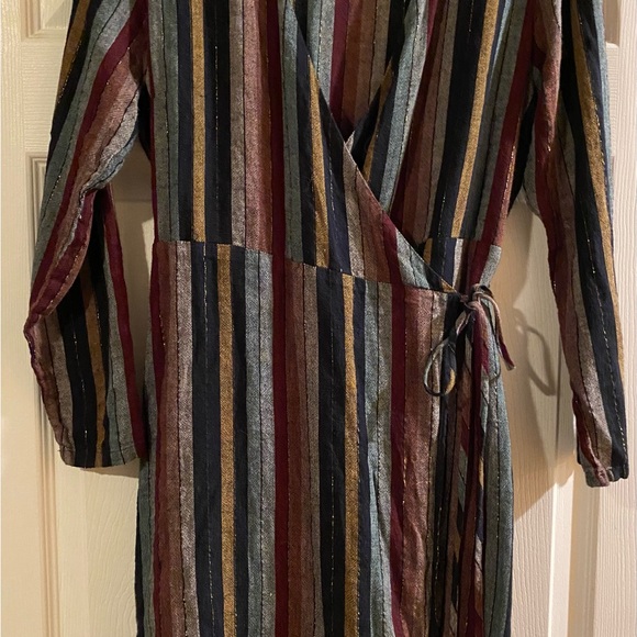 Rails striped metallic pattern wrap dress with v-neckline. Size medium. - Picture 3 of 6
